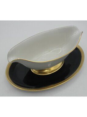 Palace Royale by Pickard with Gravy Boat Attached Underplate Pattern: PICPAR